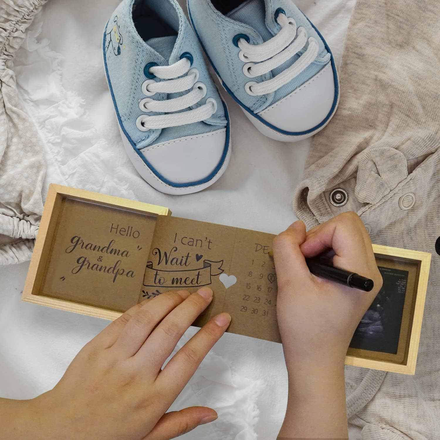 Hamuiers Pregnancy Announcement Wooden Keepsake Box